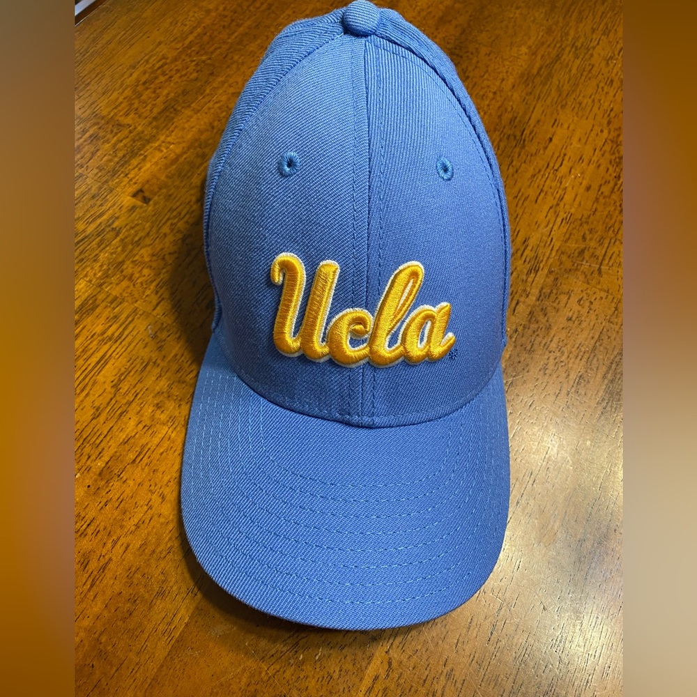 New Era UCLA Bruins fitted hat. Size 7‎ 5/8.